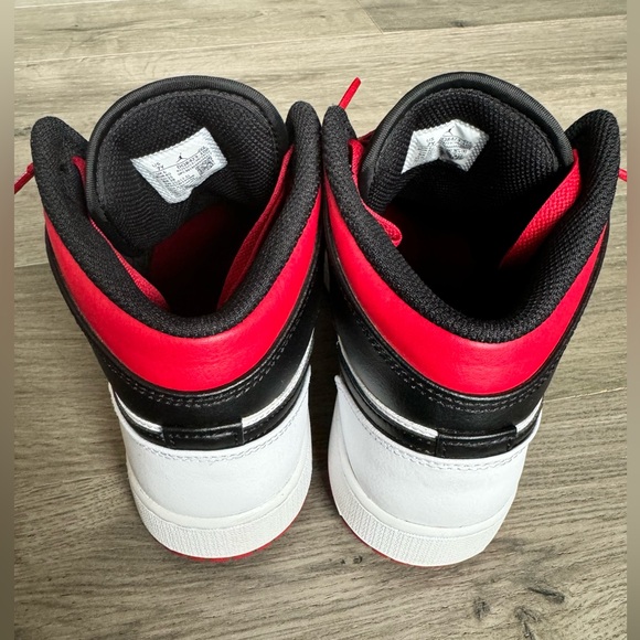 Air Jordan Mid 1 - Picture 9 of 16